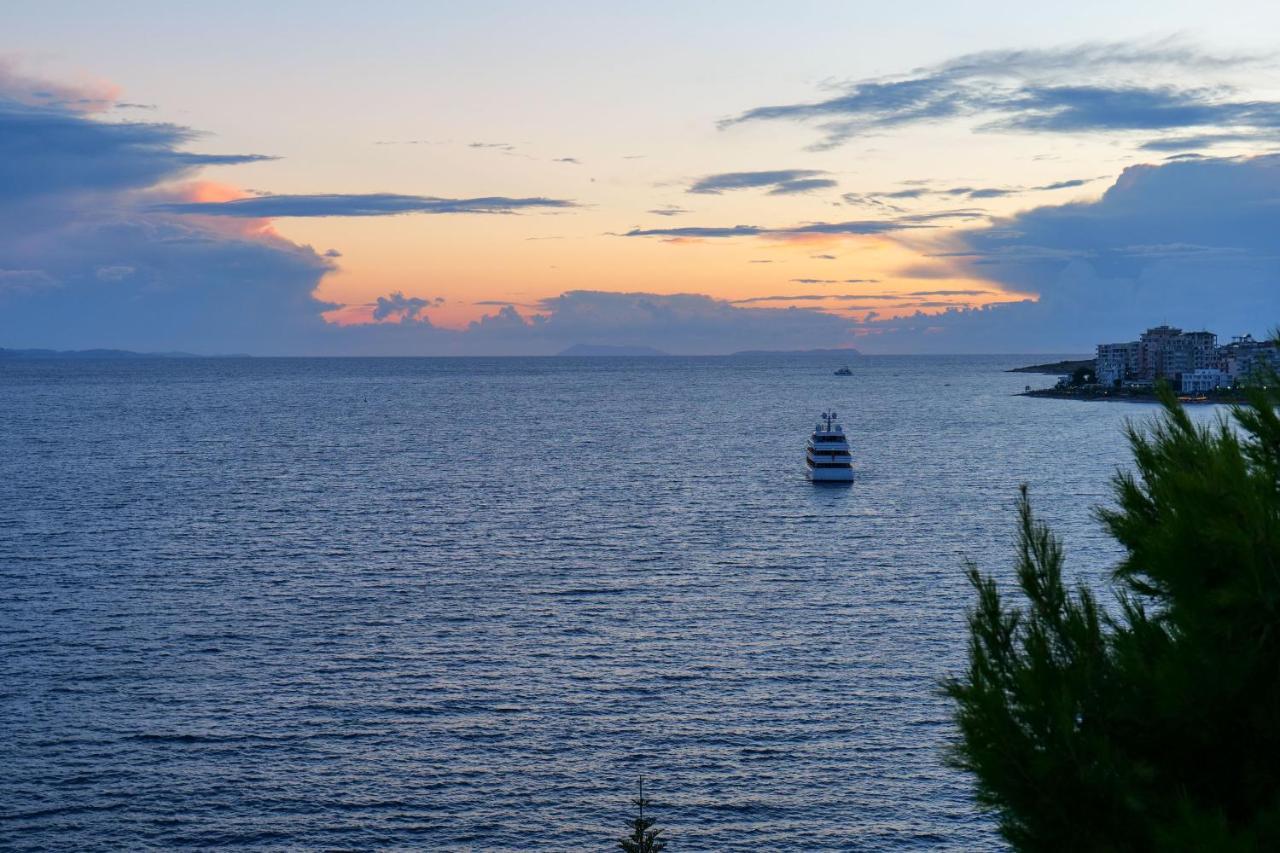 Hotel Havana Sarandë エクステリア 写真