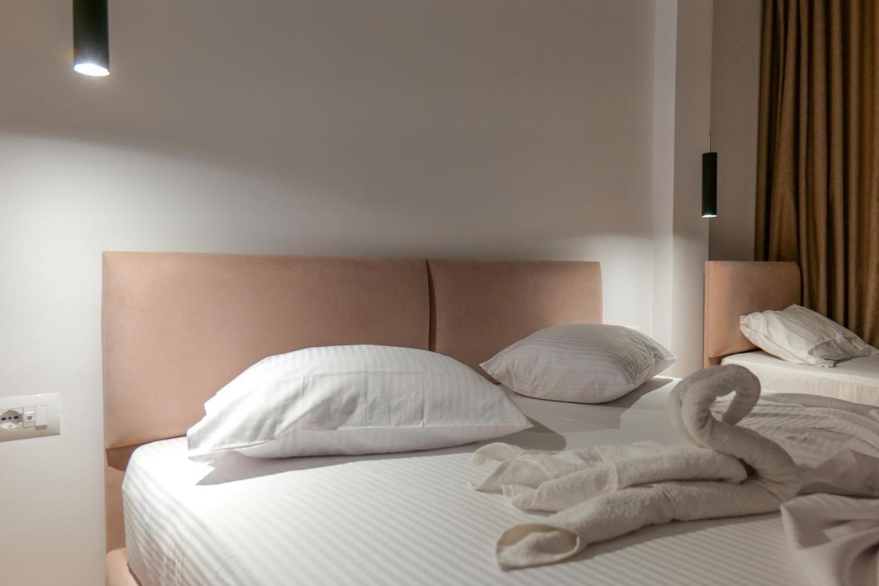 Hotel Havana Sarandë エクステリア 写真