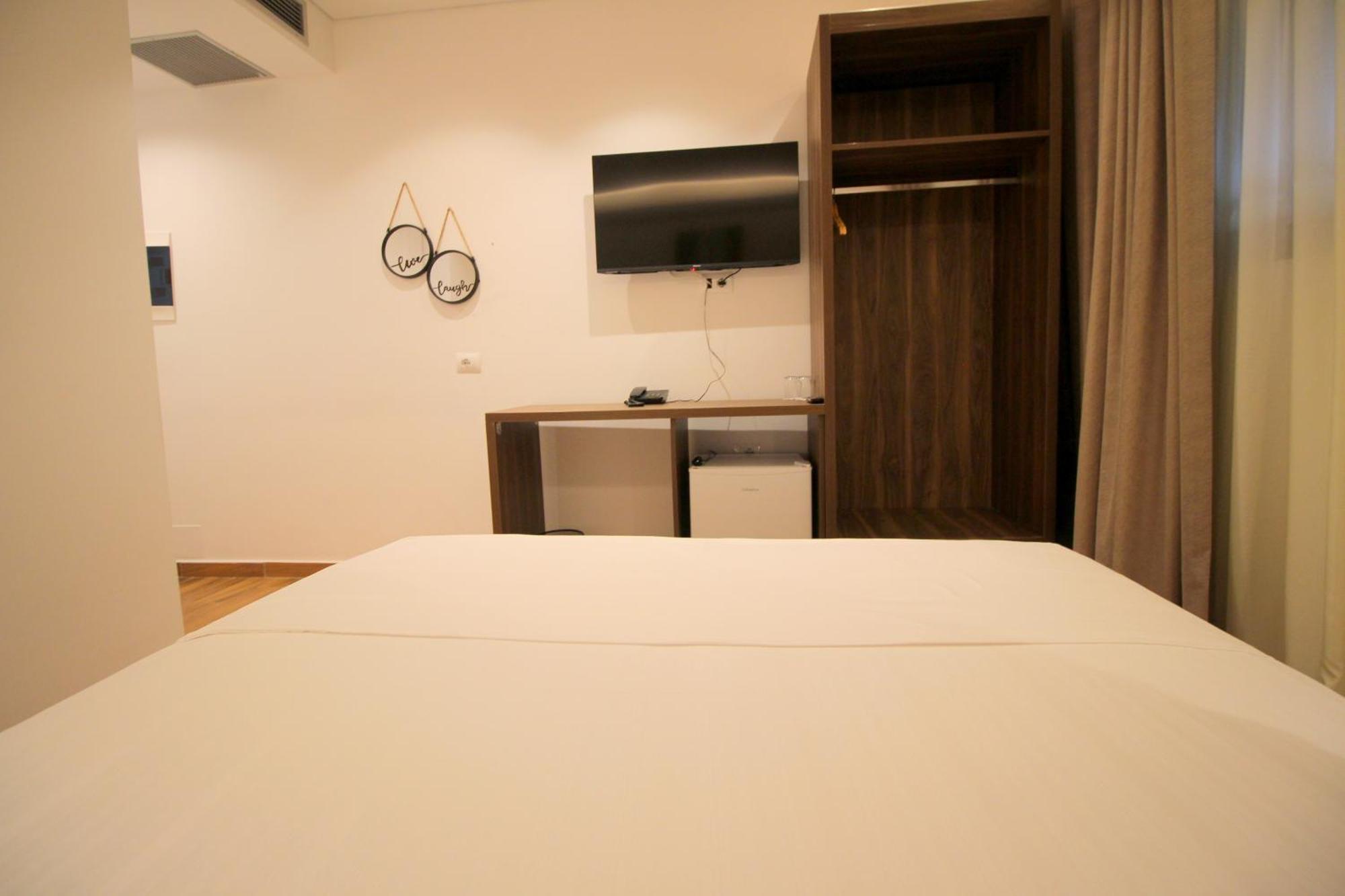 Hotel Havana Sarandë エクステリア 写真