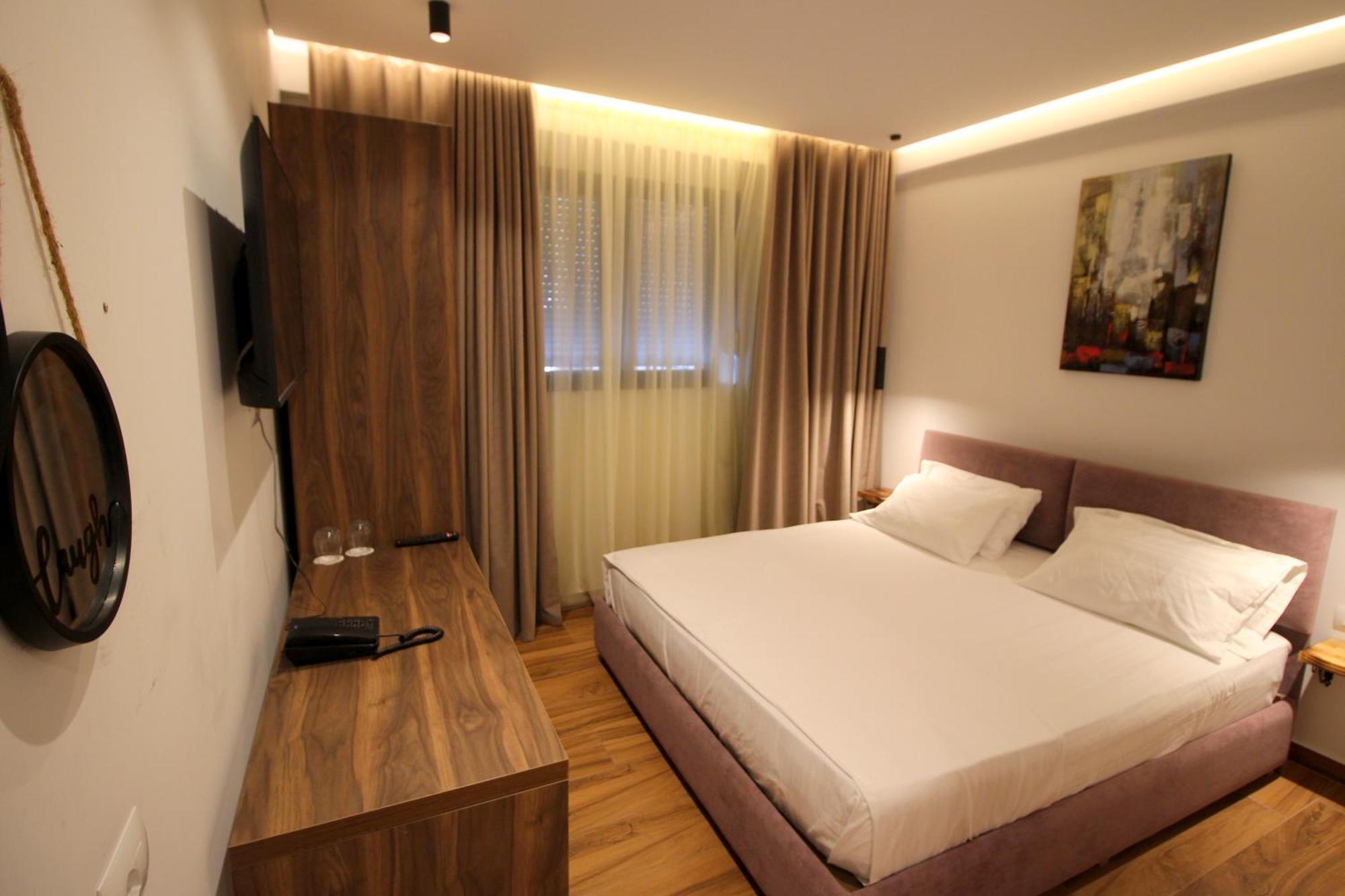 Hotel Havana Sarandë エクステリア 写真